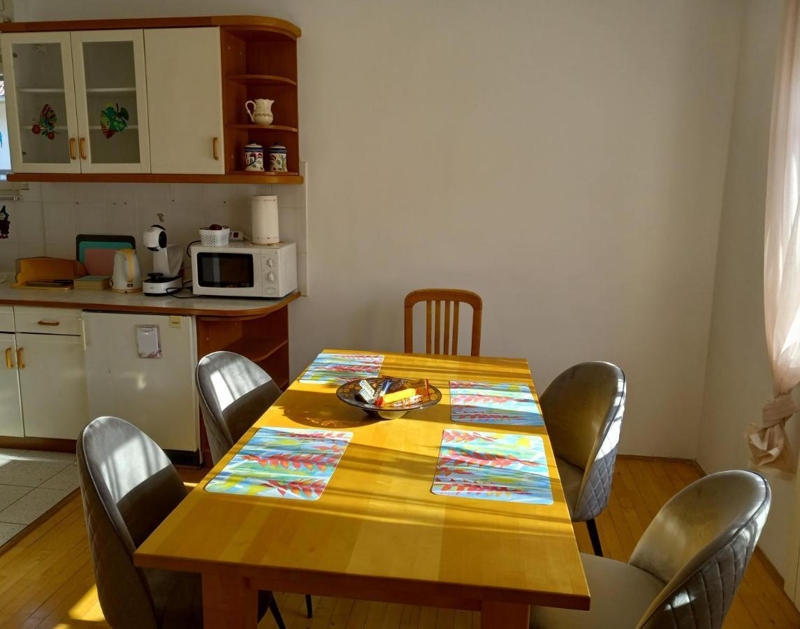 Lovely 2-Bedroom Appartment With Free Parking Dobrova Exterior photo